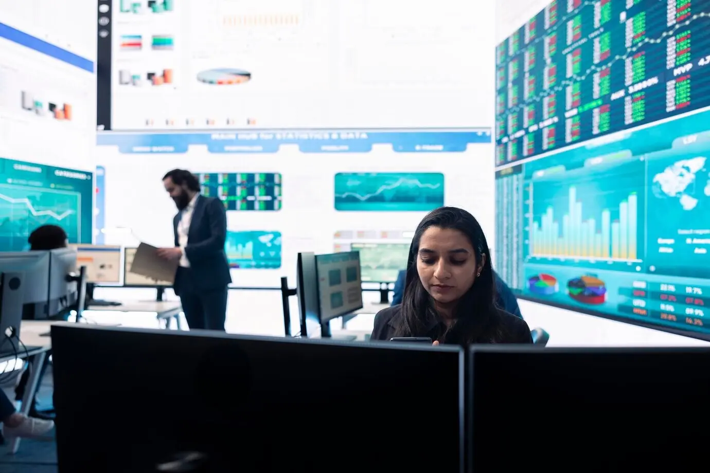 General Manager beim Datenmanagement mithilfe von Infografiken