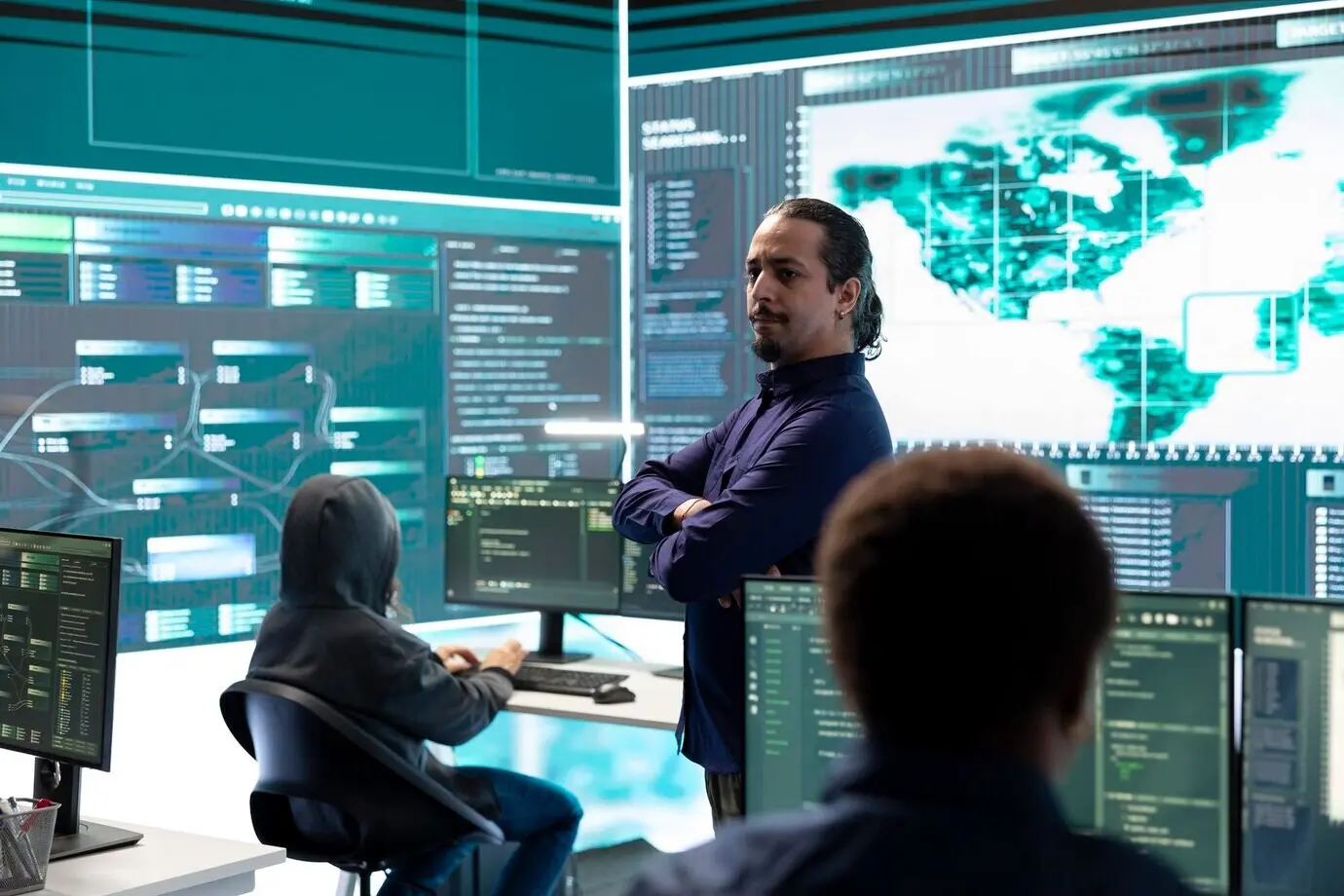 Hackergruppe, die auf die Netzwerksicherheit eines Regierungsamts abzielt.